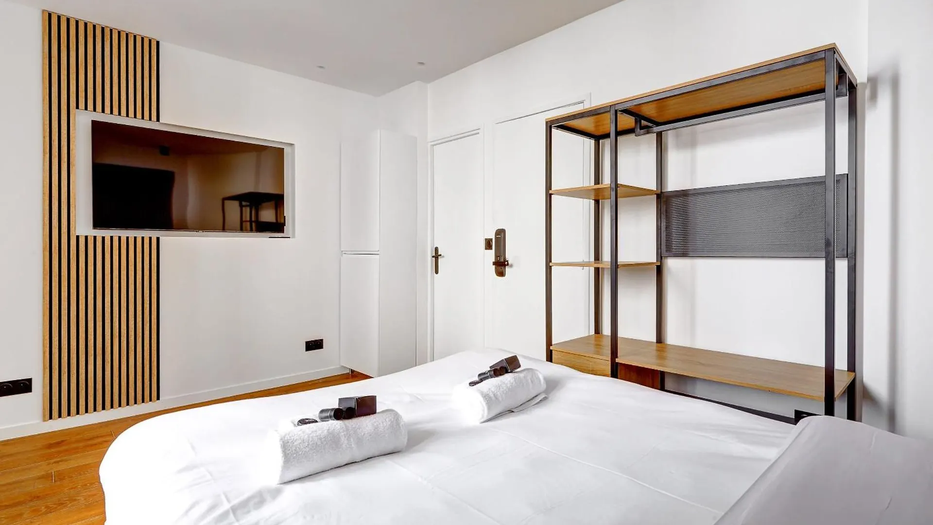 Apartment Sur Les Champs Elysees