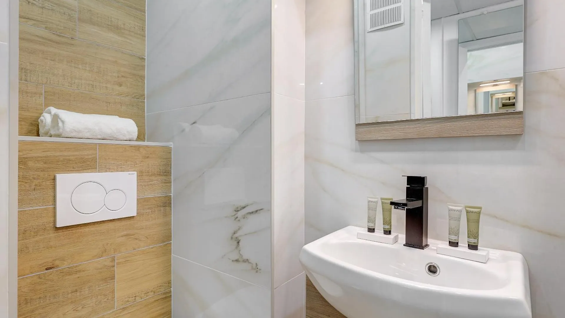 Apartment Sur Les Champs Elysees
