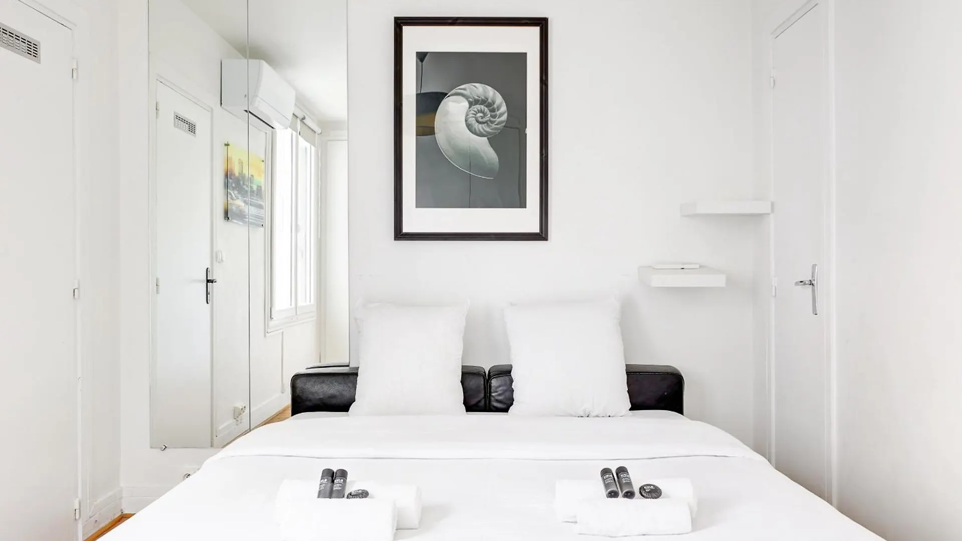 Sur Les Champs Elysees Apartment