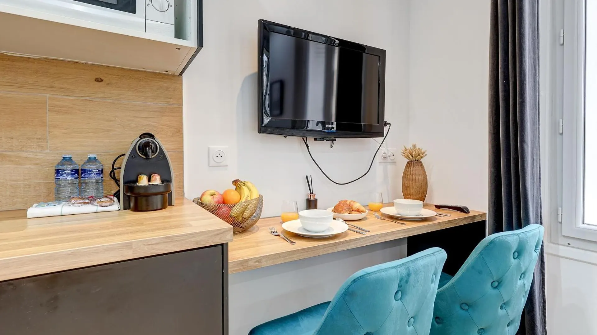 Sur Les Champs Elysees Apartment