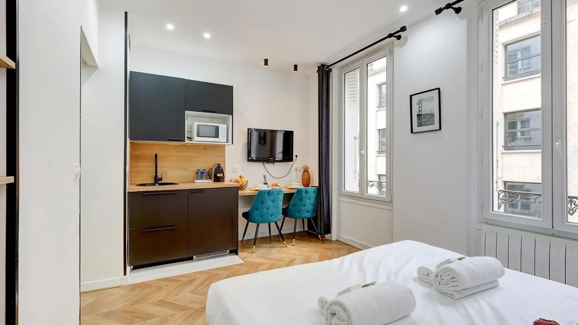 Apartment Sur Les Champs Elysees Paris