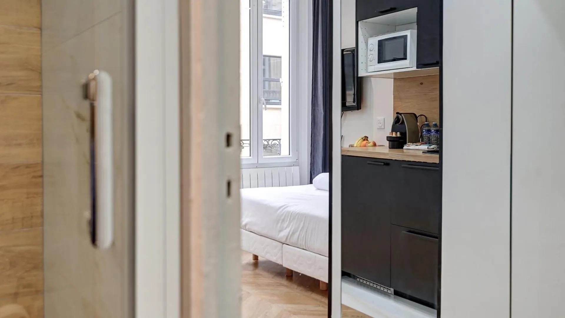Apartment Sur Les Champs Elysees